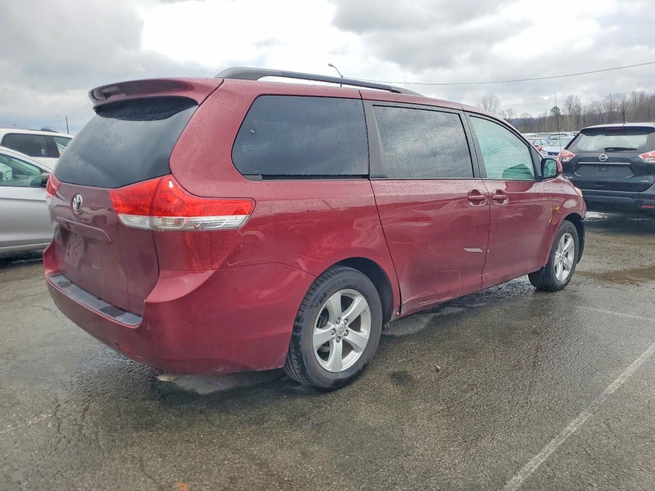 2014 Toyota Sienna Le - Фото 3