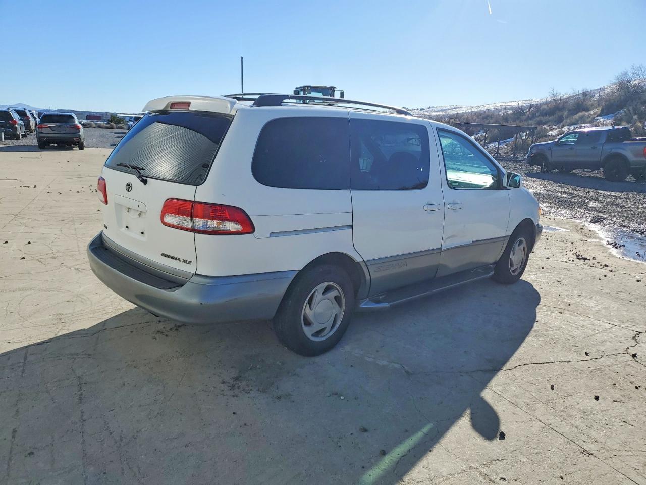 2001 Toyota Sienna Le - Image 3