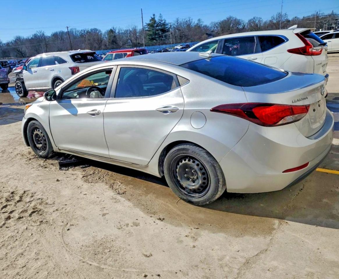 2016 Hyundai Elantra - Фото 2