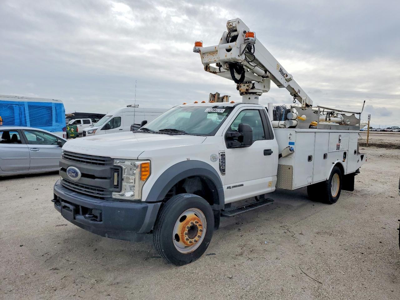 2017 Ford F550 Super Duty - Фото 2