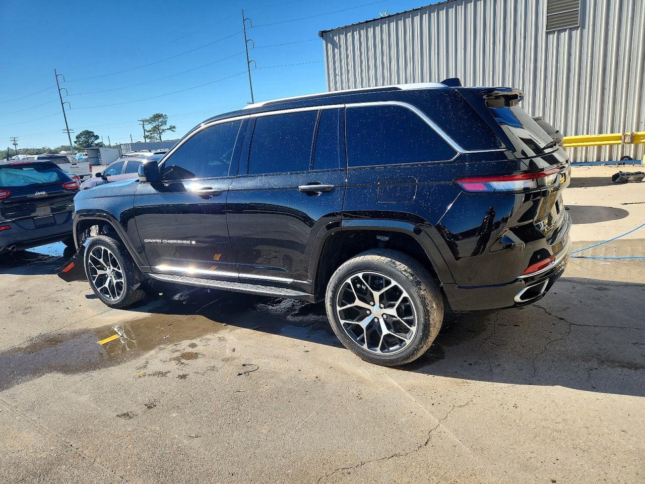 2023 Jeep Grand Cherokee Summit - Image 2