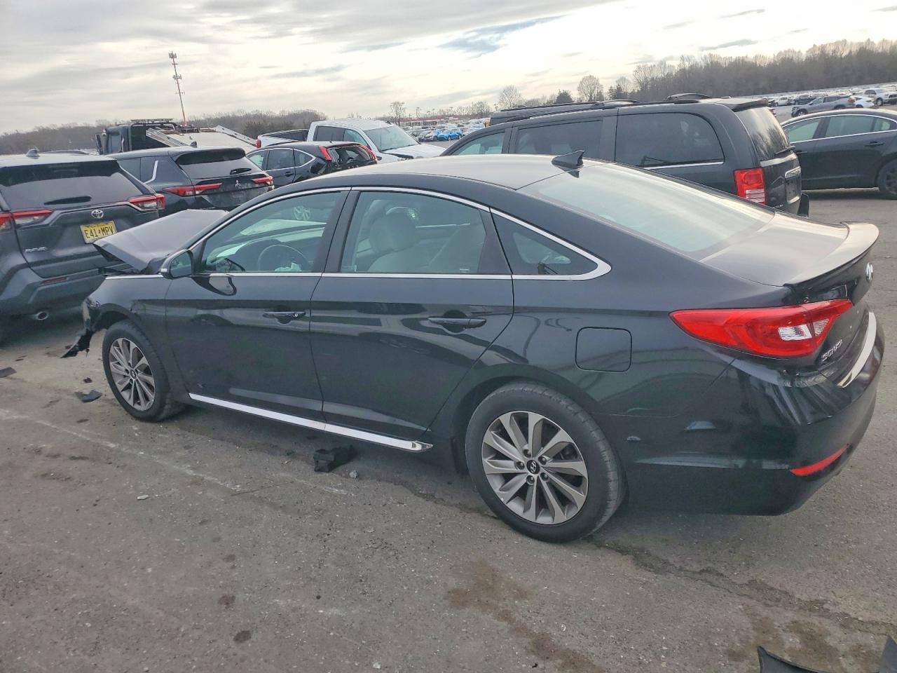 2017 Hyundai Sonata Sport - Фото 2