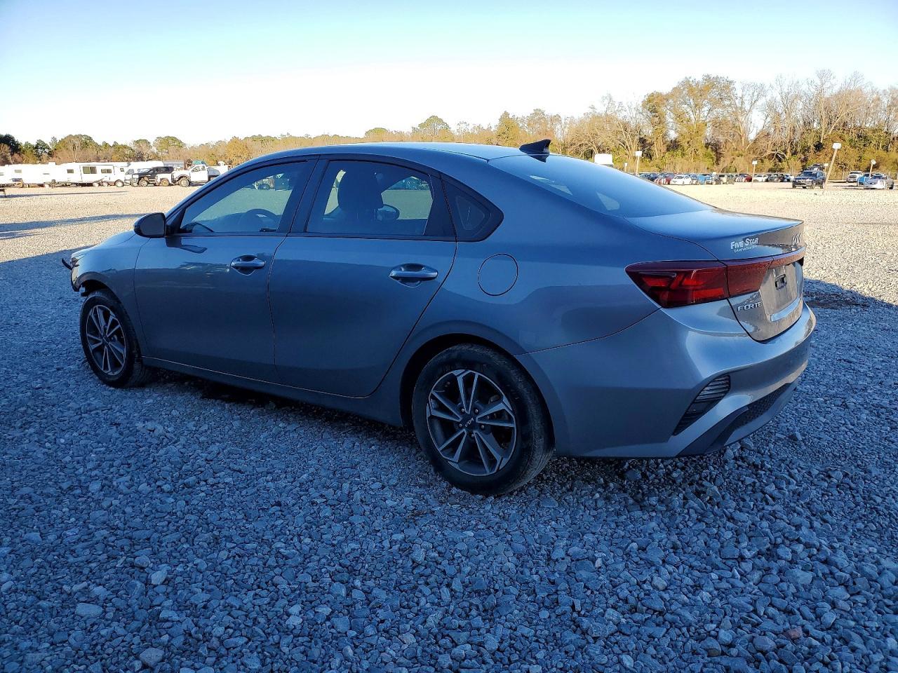 2022 Kia Forte Fe - Image 2