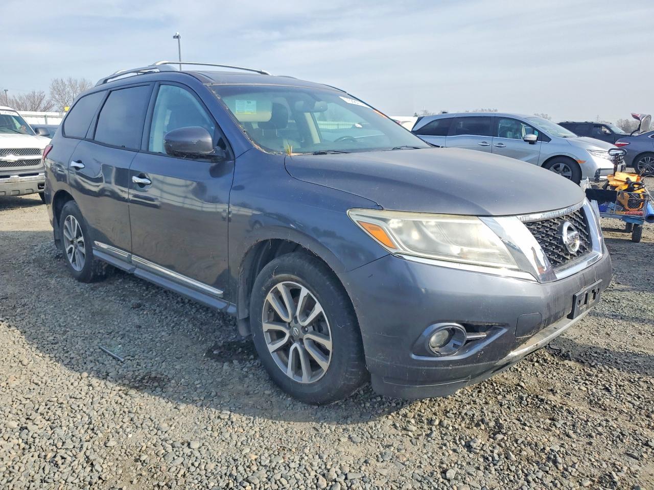 2013 Nissan Pathfinder S - Image 4