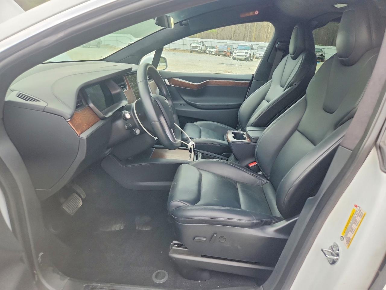 2020 Tesla Model X - Фото 7