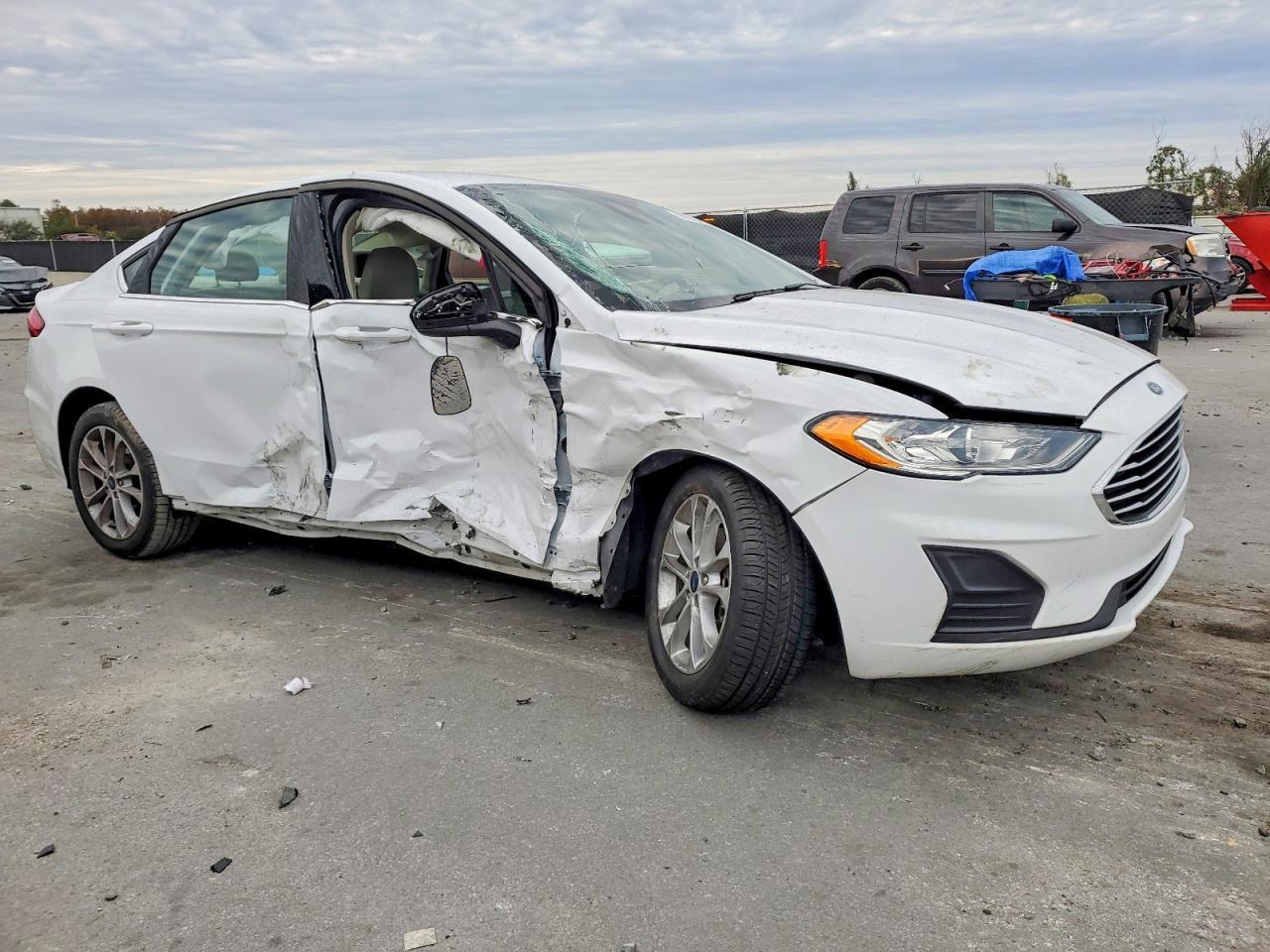 2020 Ford Fusion Se - Фото 4