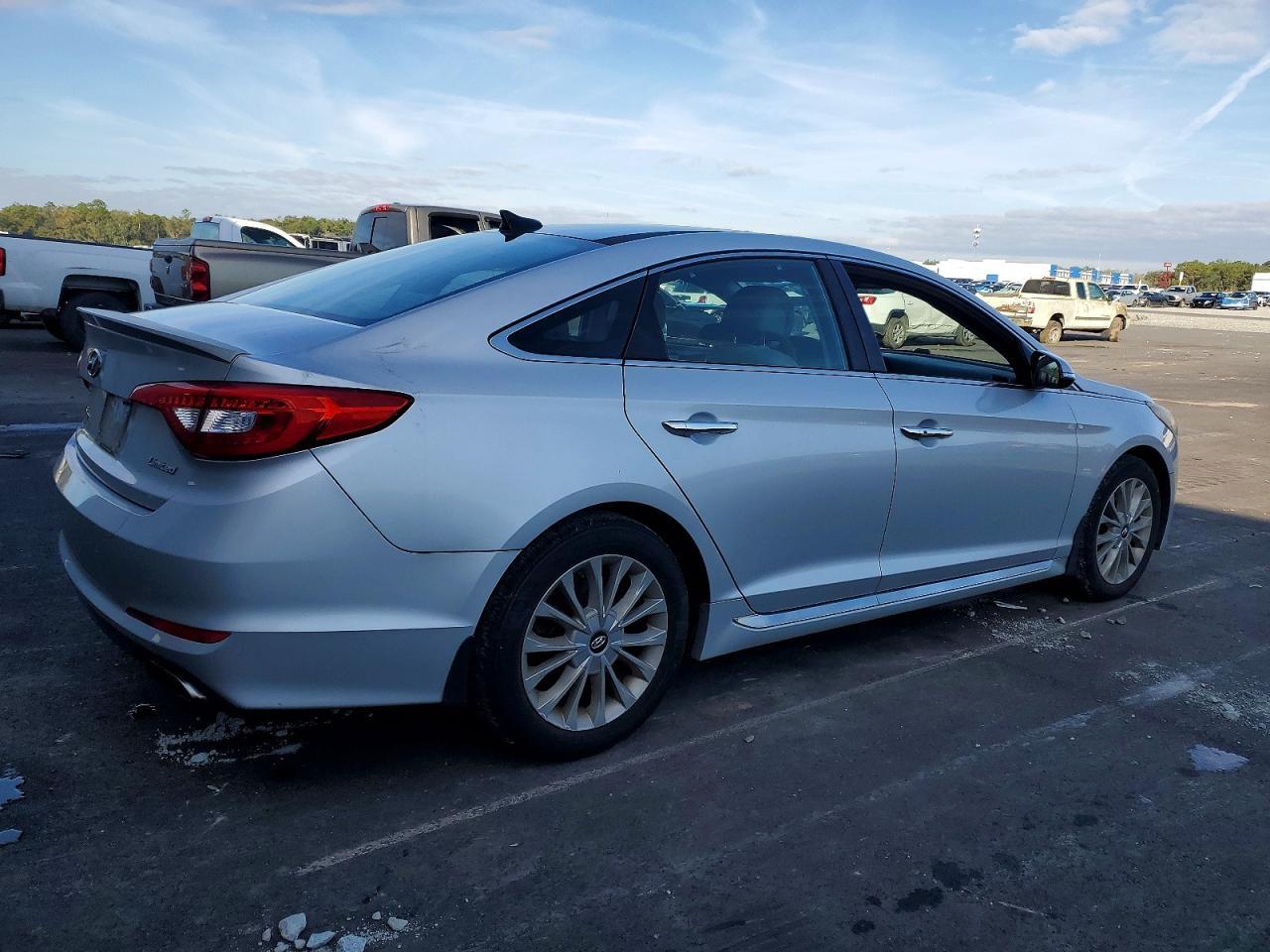 2015 Hyundai Sonata Sport - Image 3
