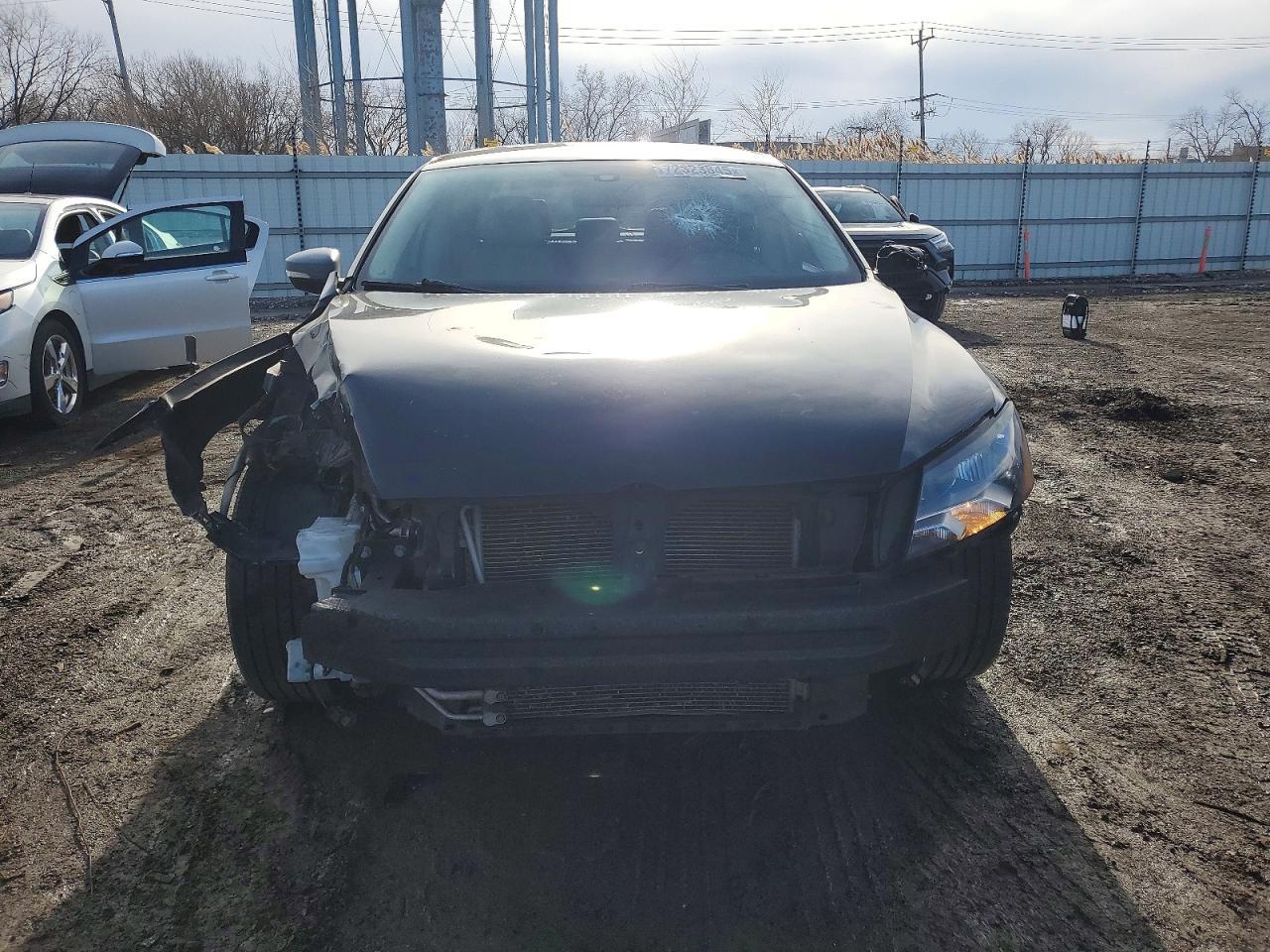 2015 Volkswagen Passat S - Фото 5