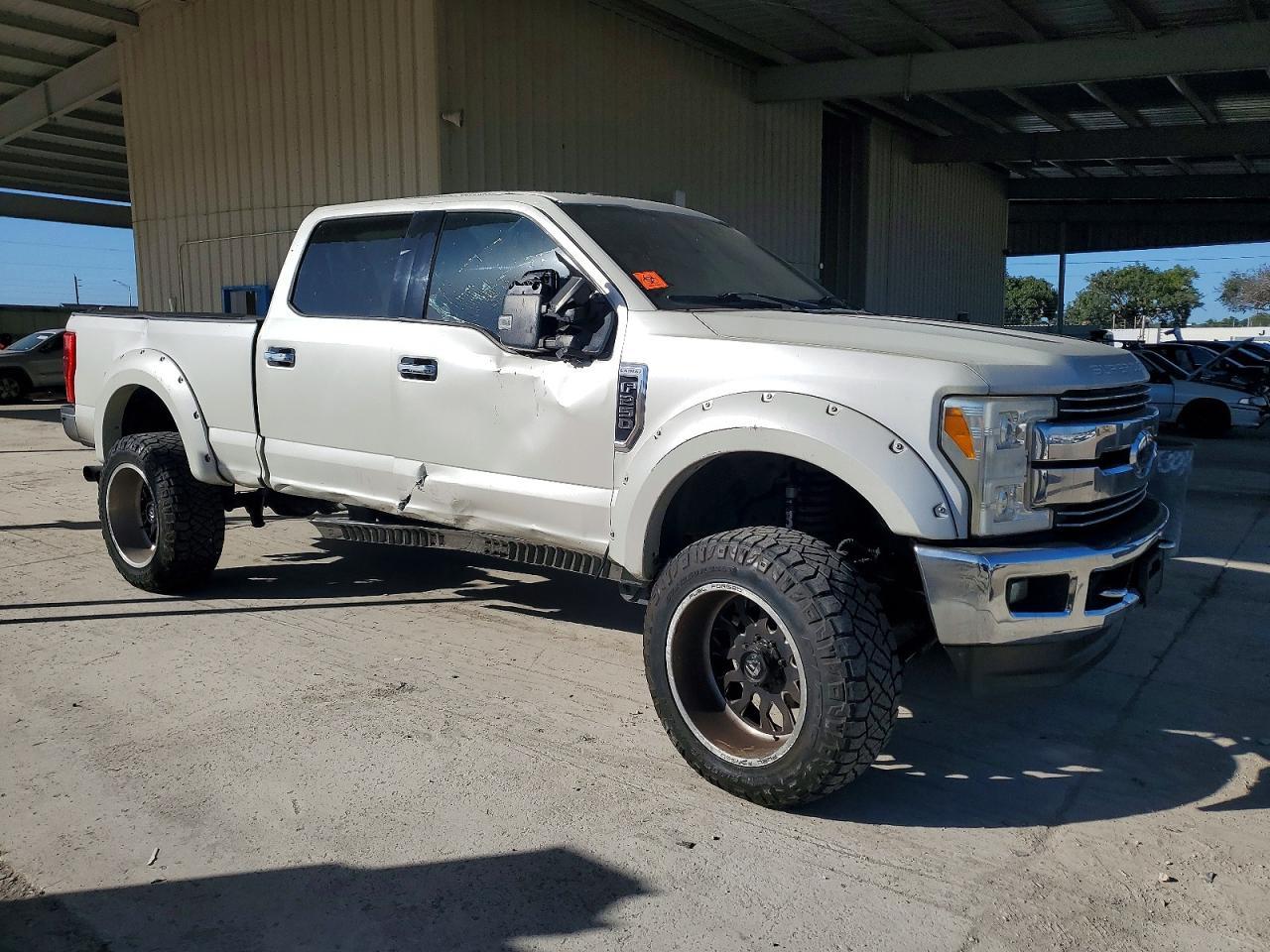 2017 Ford F250 Super Duty - Image 4