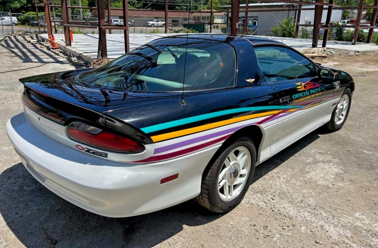 1993 Chevrolet Camaro Z28 - Фото 4