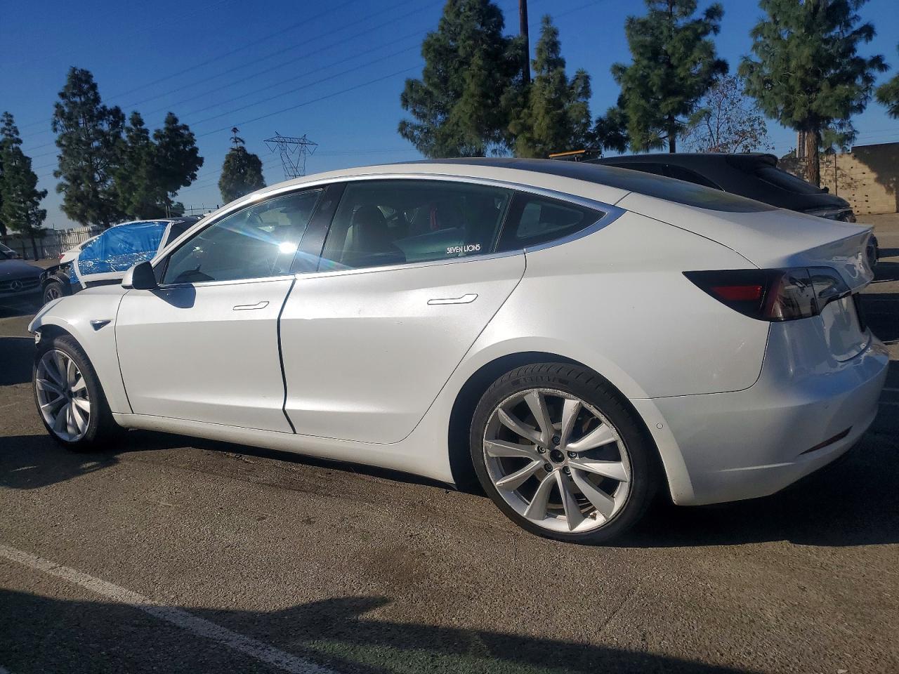 2020 Tesla Model 3 - Фото 2
