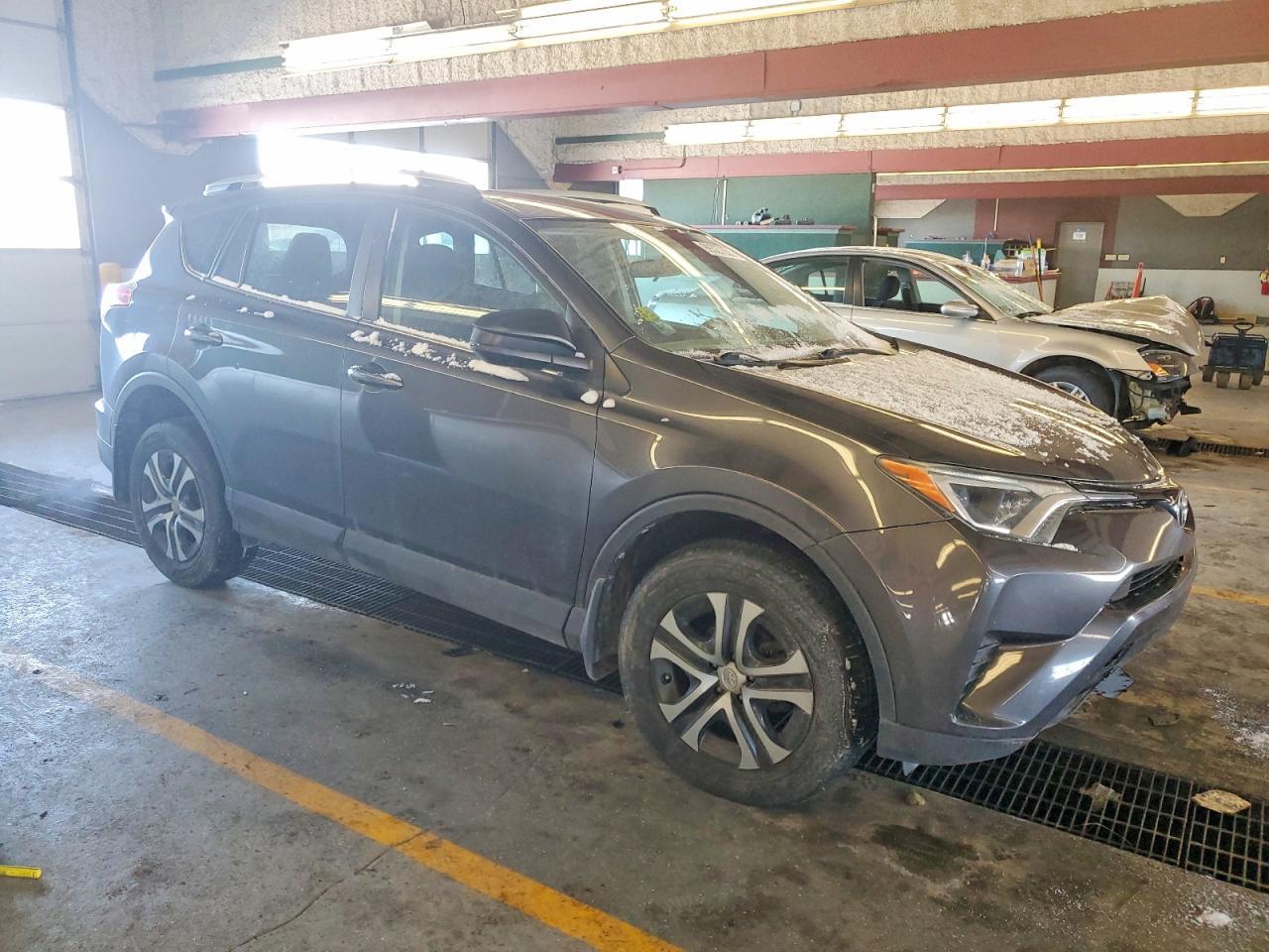 2016 Toyota Rav4 Le - Image 4