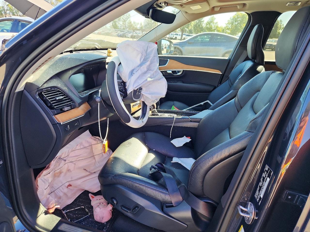 2022 Volvo Xc90 T6 Momentum - Image 7