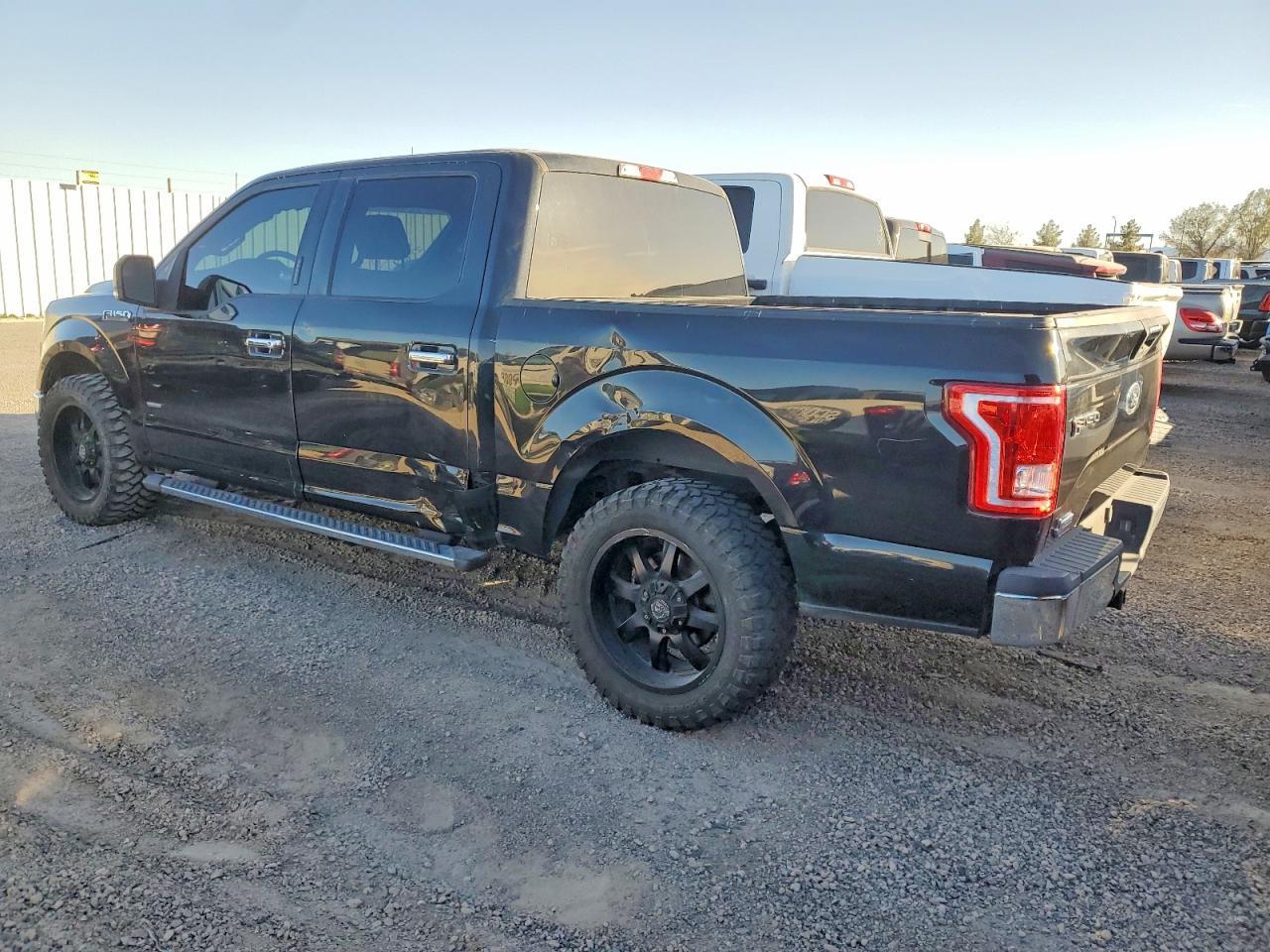 2015 Ford F150 Supercrew - Фото 2