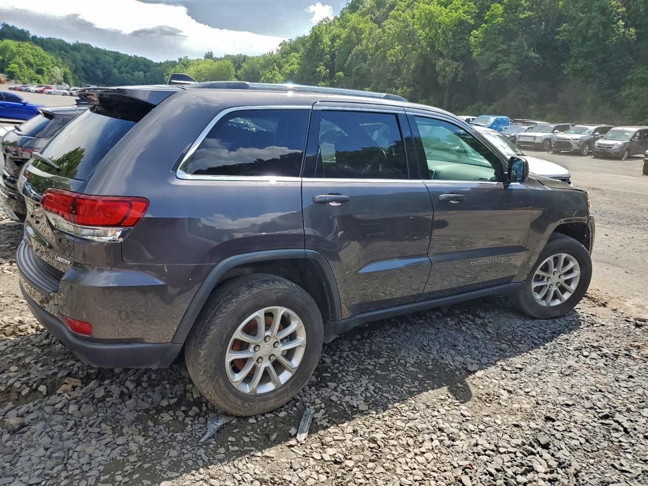 2021 Jeep Grand Cherokee Laredo - Image 3