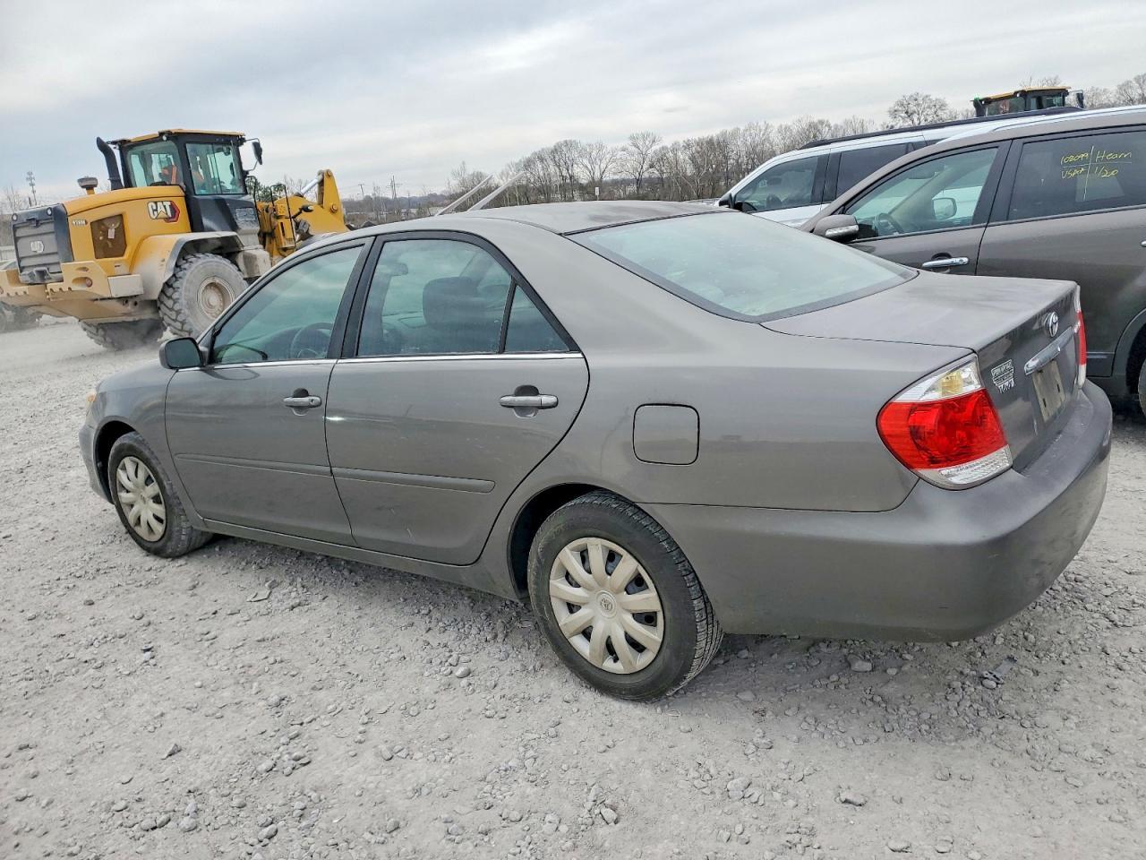 2005 Toyota Camry Le - Image 2