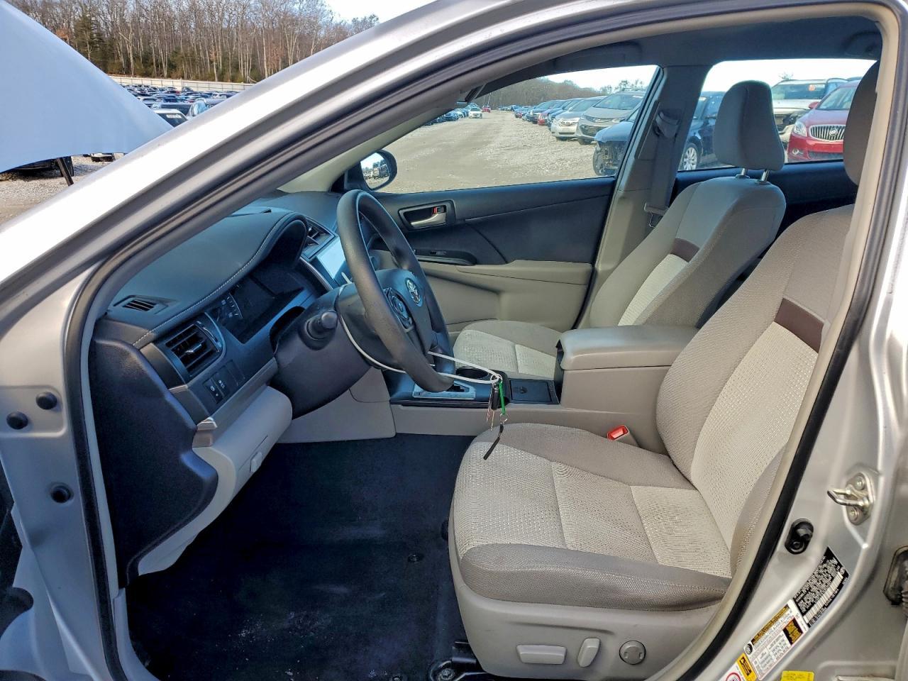 2014 Toyota Camry L - Фото 7