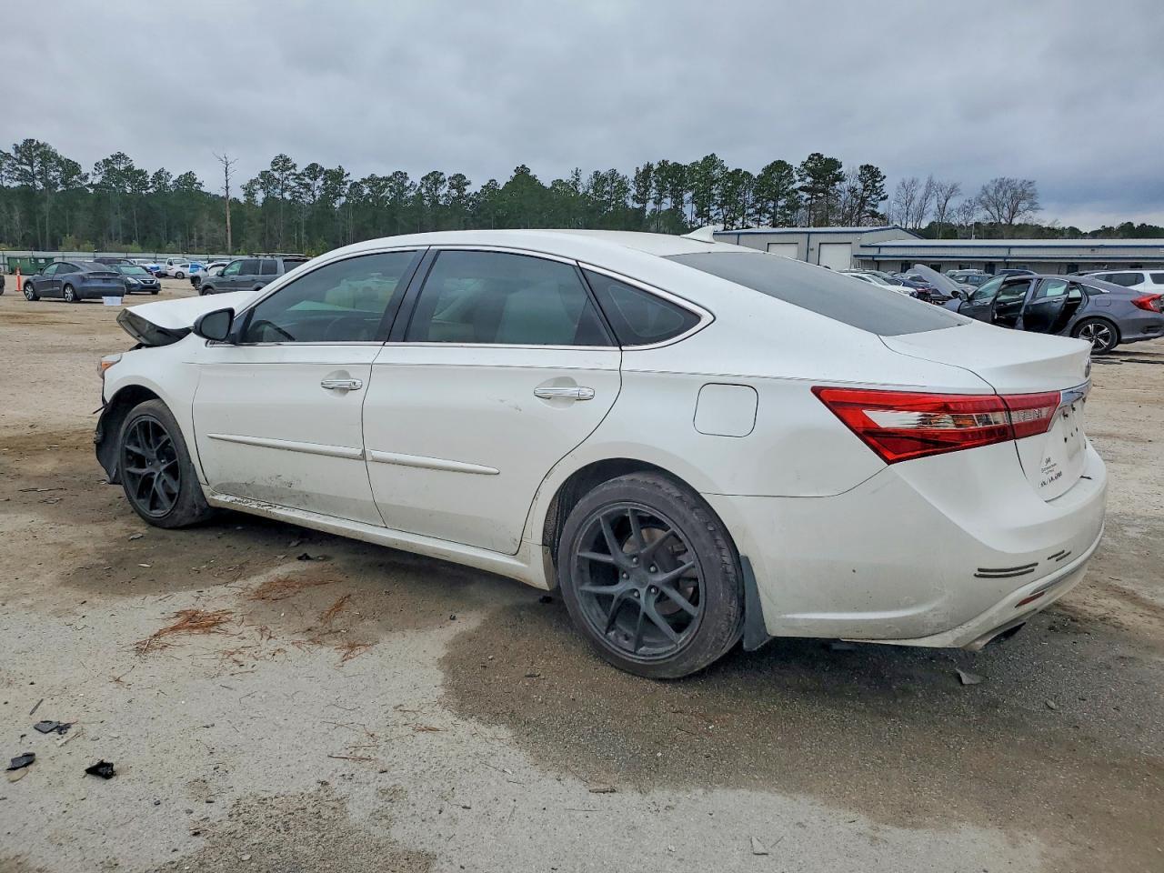 2016 Toyota Avalon Xle - Image 2