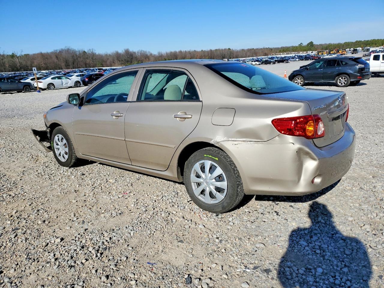 2010 Toyota Corolla Base - Фото 2