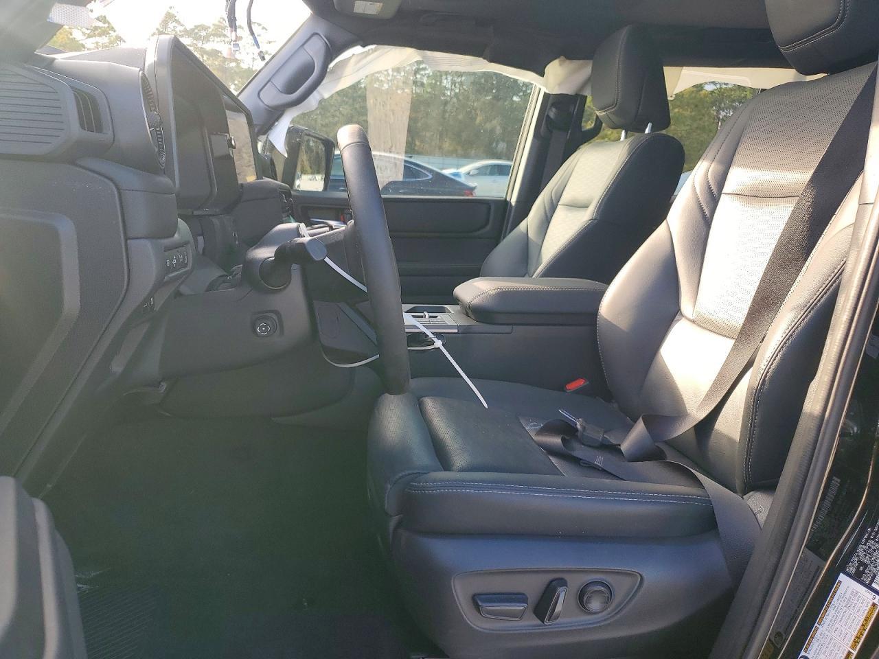 2025 Toyota Land Cruiser Base - Фото 7