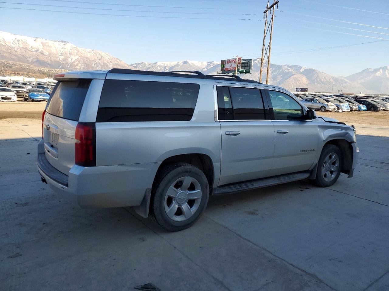 2017 Chevrolet Suburban K1500 Ls - Фото 3