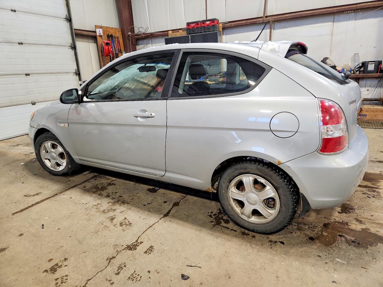 2007 Hyundai Accent Base - Image 2