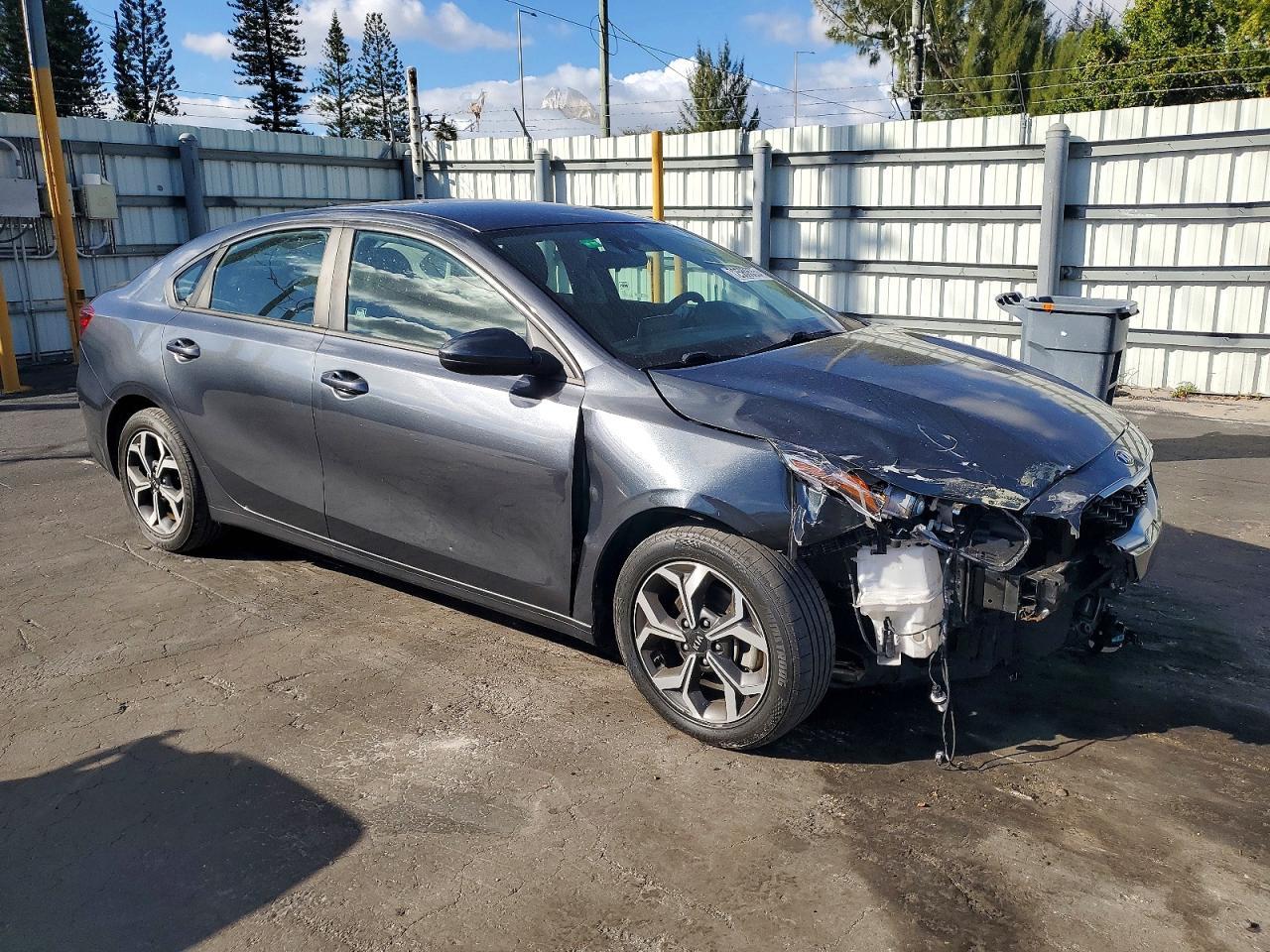 2020 Kia Forte Lxs - Image 4