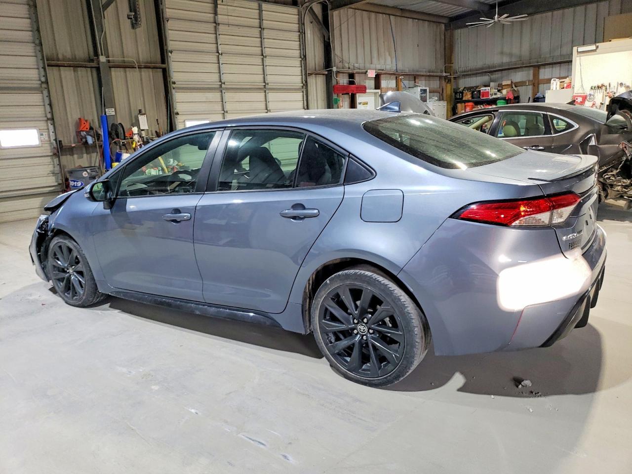 2023 Toyota Corolla Se - Фото 2