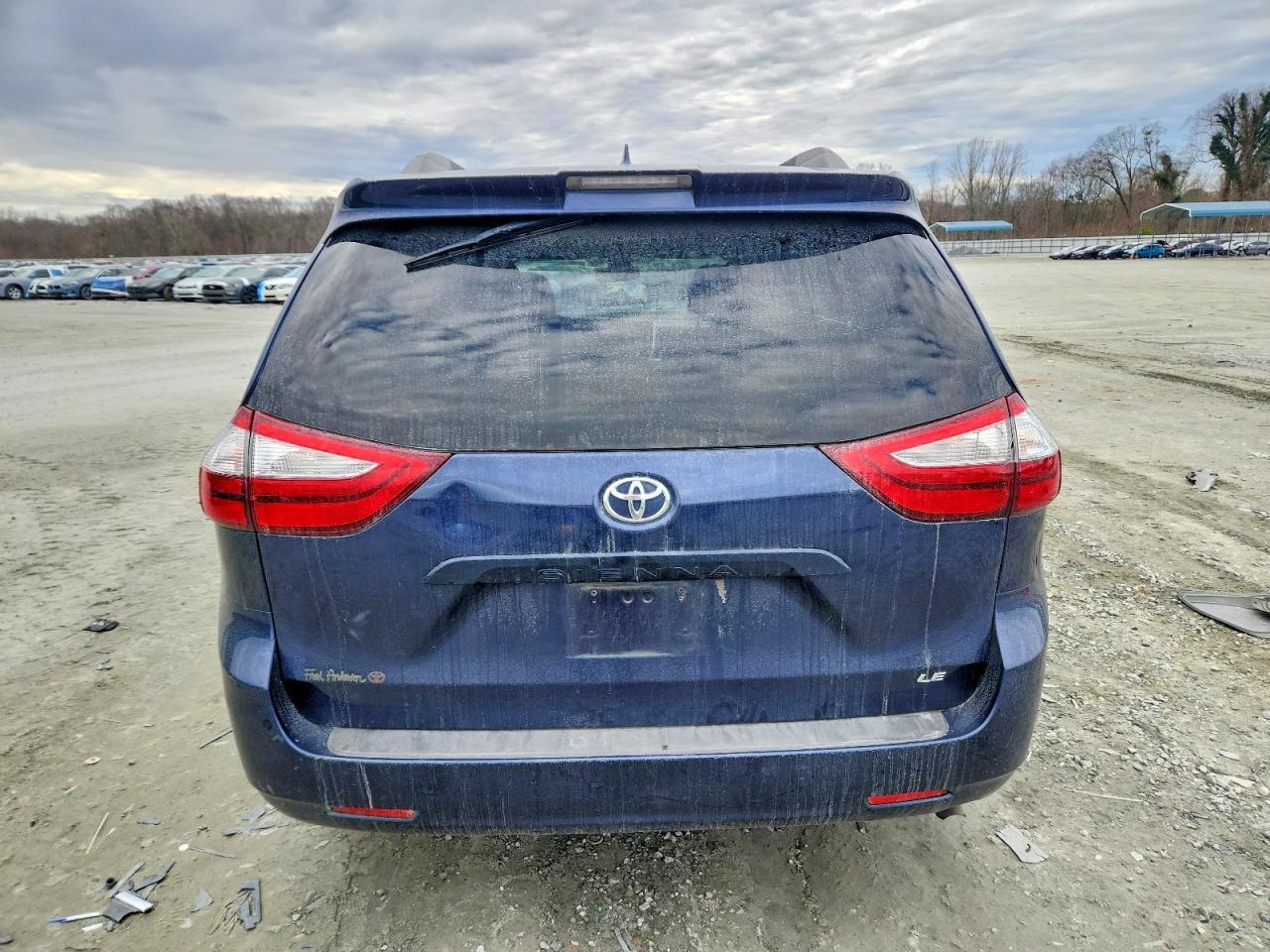 2018 Toyota Sienna Le - Image 6