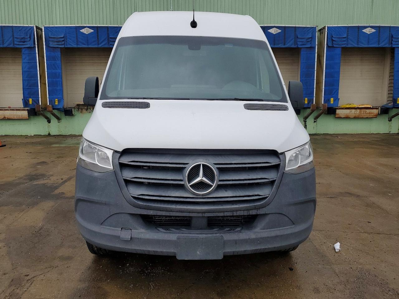 2022 Mercedes Benz Sprinter 1500 Van Standard Roof - Фото 5