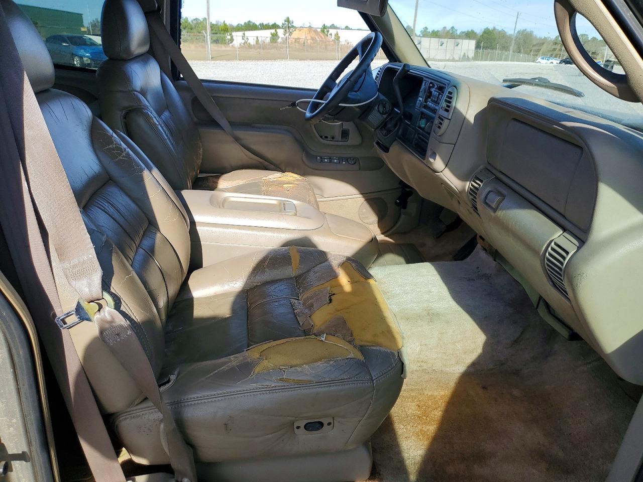 1999 Chevrolet Suburban C1500 - Image 7