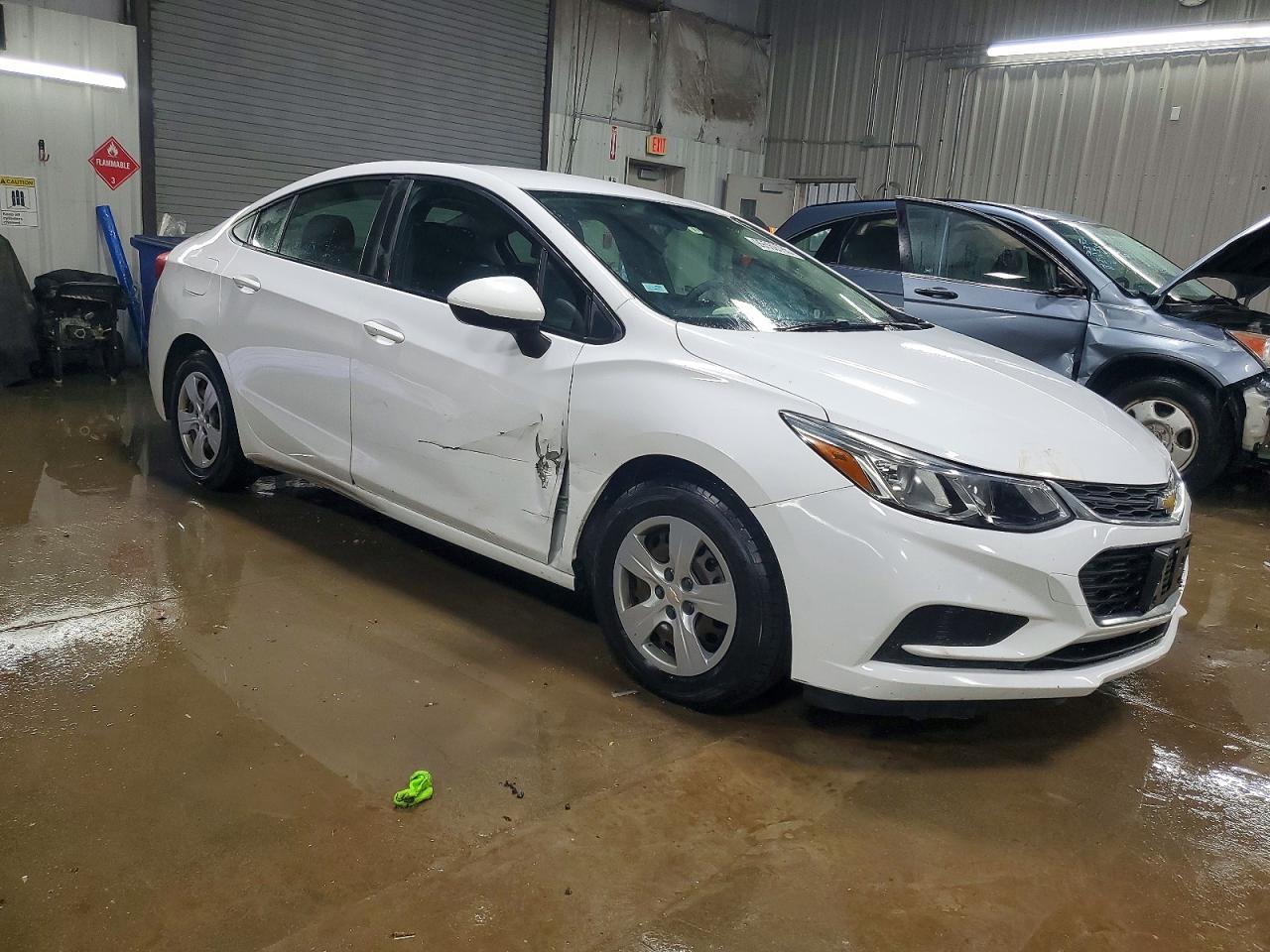 2017 Chevrolet Cruze Ls - Фото 4