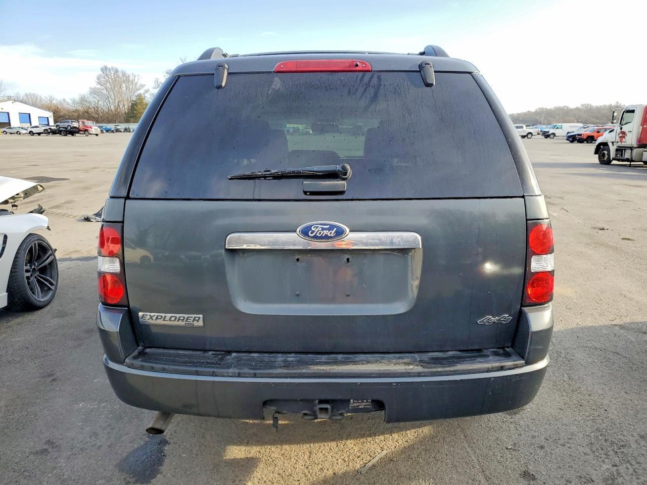 2010 Ford Explorer Xlt - Image 6