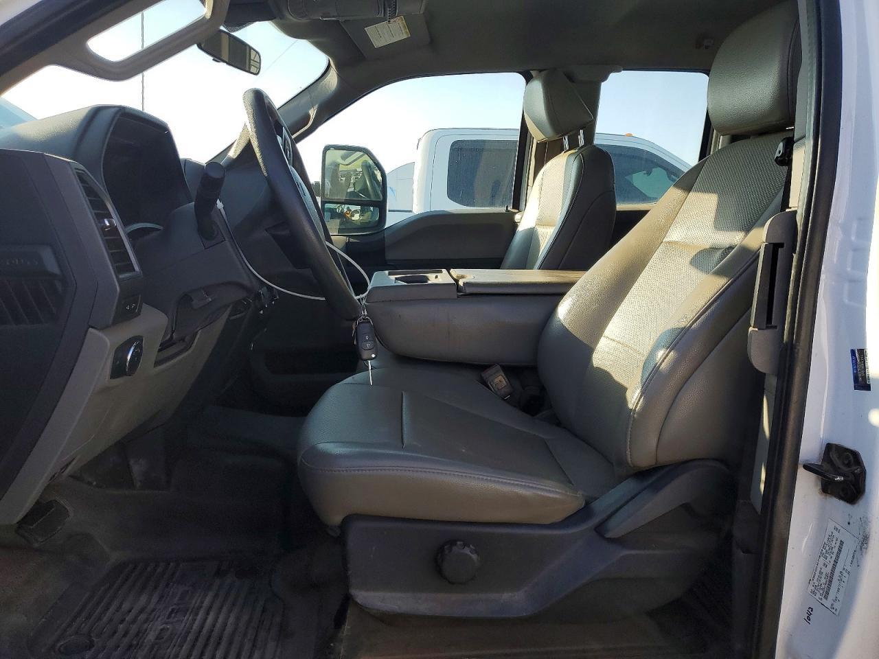 2022 Ford F550 Super Duty Flatbed Truck - Image 7