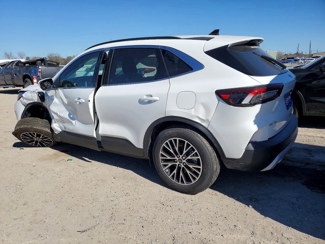 2025 Ford Escape - Фото 2