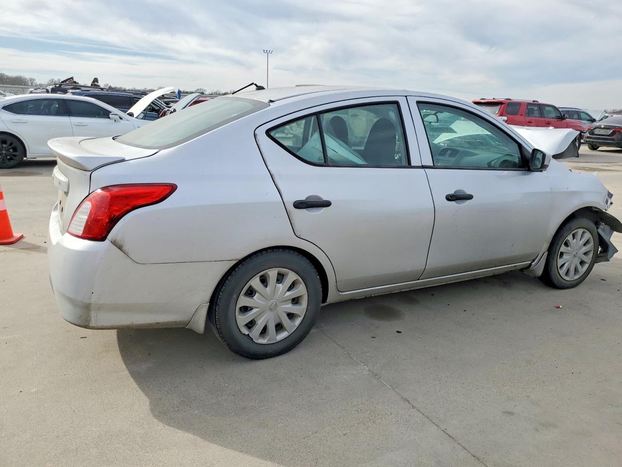 2017 Niss Versa - Image 3