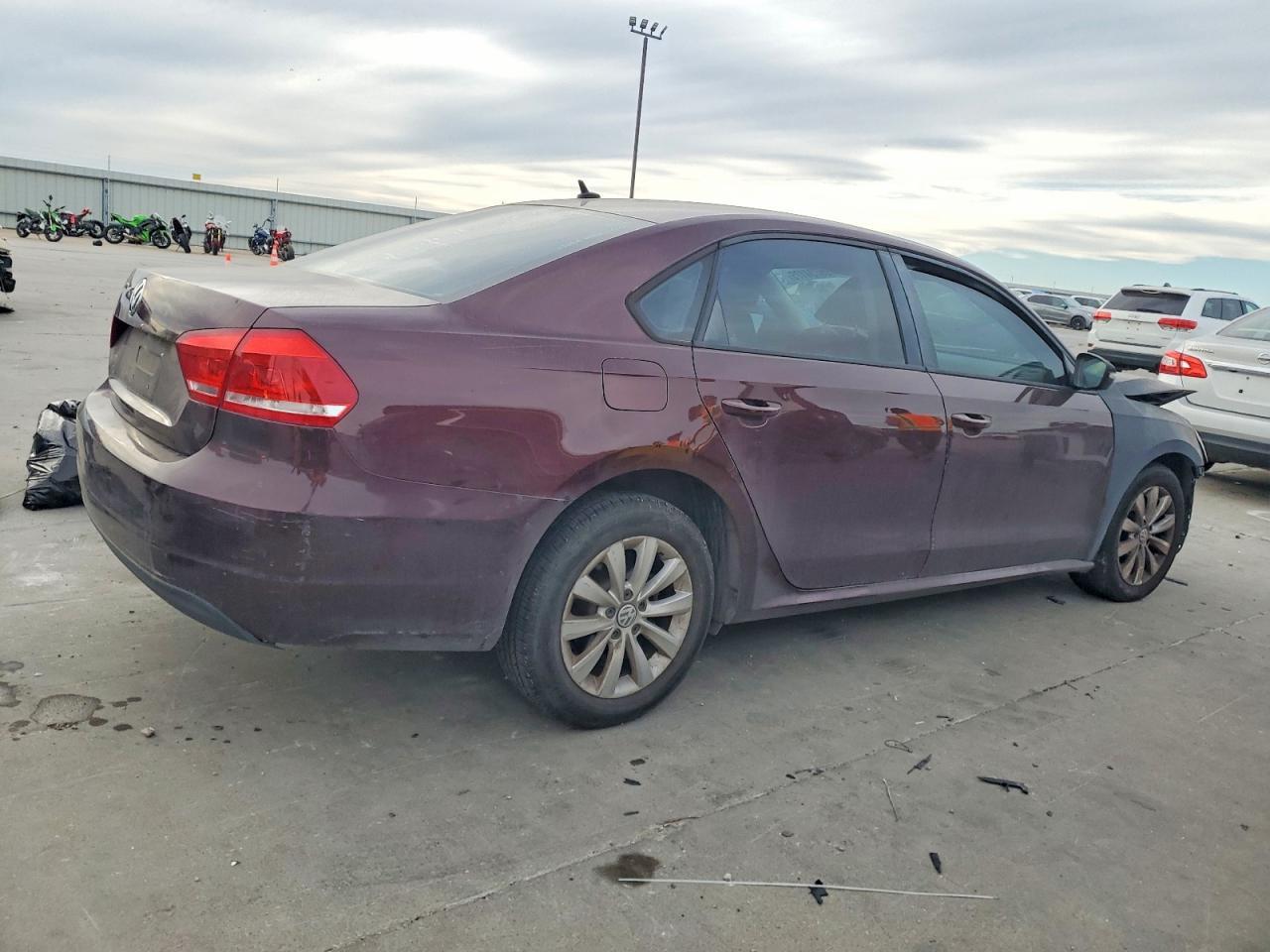 2013 Volkswagen Passat S - Image 3