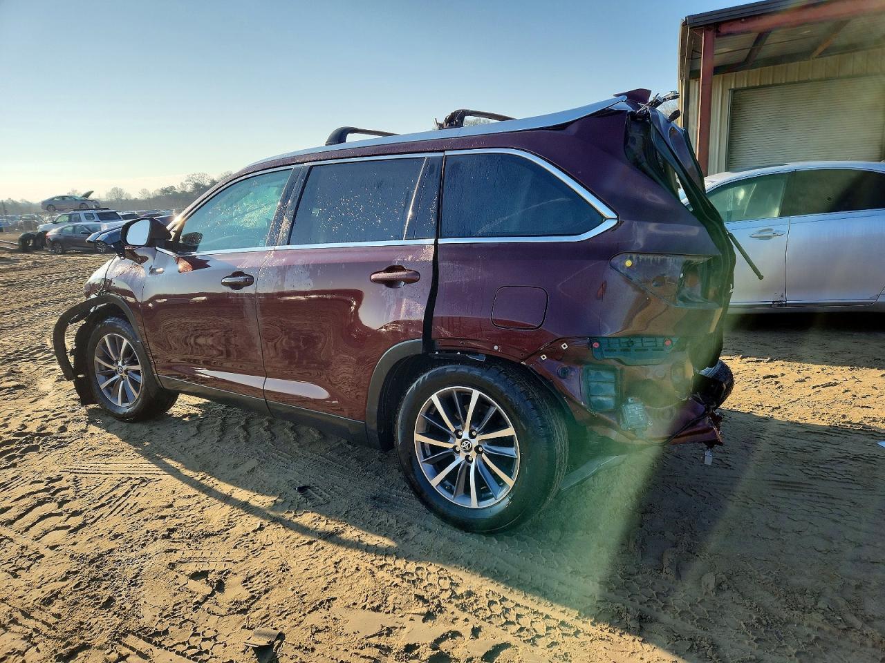 2019 Toyota Highlander Se - Фото 2