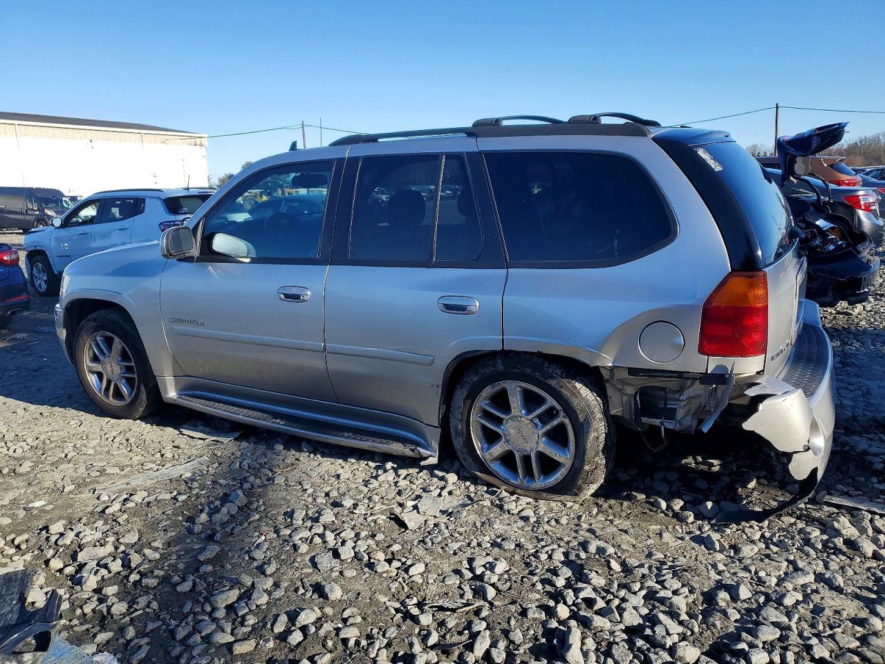 2006 GMC Envoy Denali - Image 2