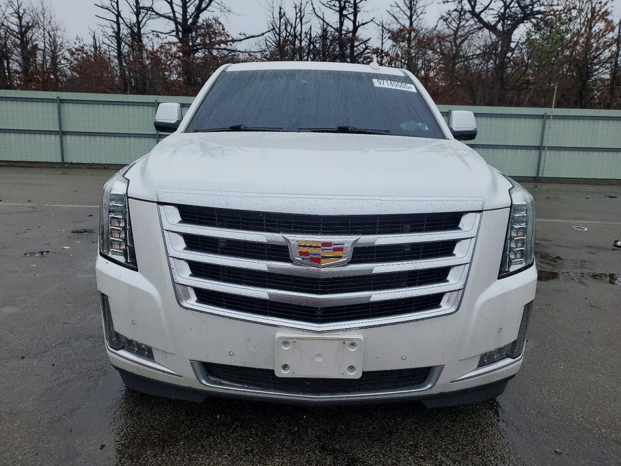 2018 Cadillac Escalade Luxury - Image 5