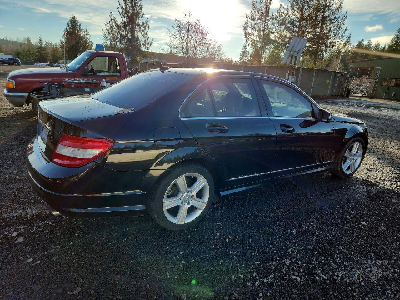 2010 Mercedes-Benz C 300 - Фото 3