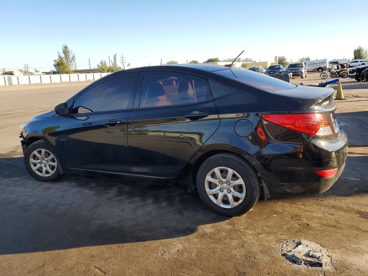 2013 Hyundai Accent Gls - Фото 2