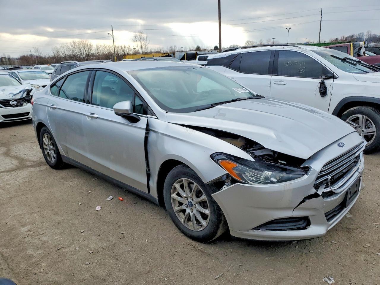 2015 Ford Fusion S - Фото 4