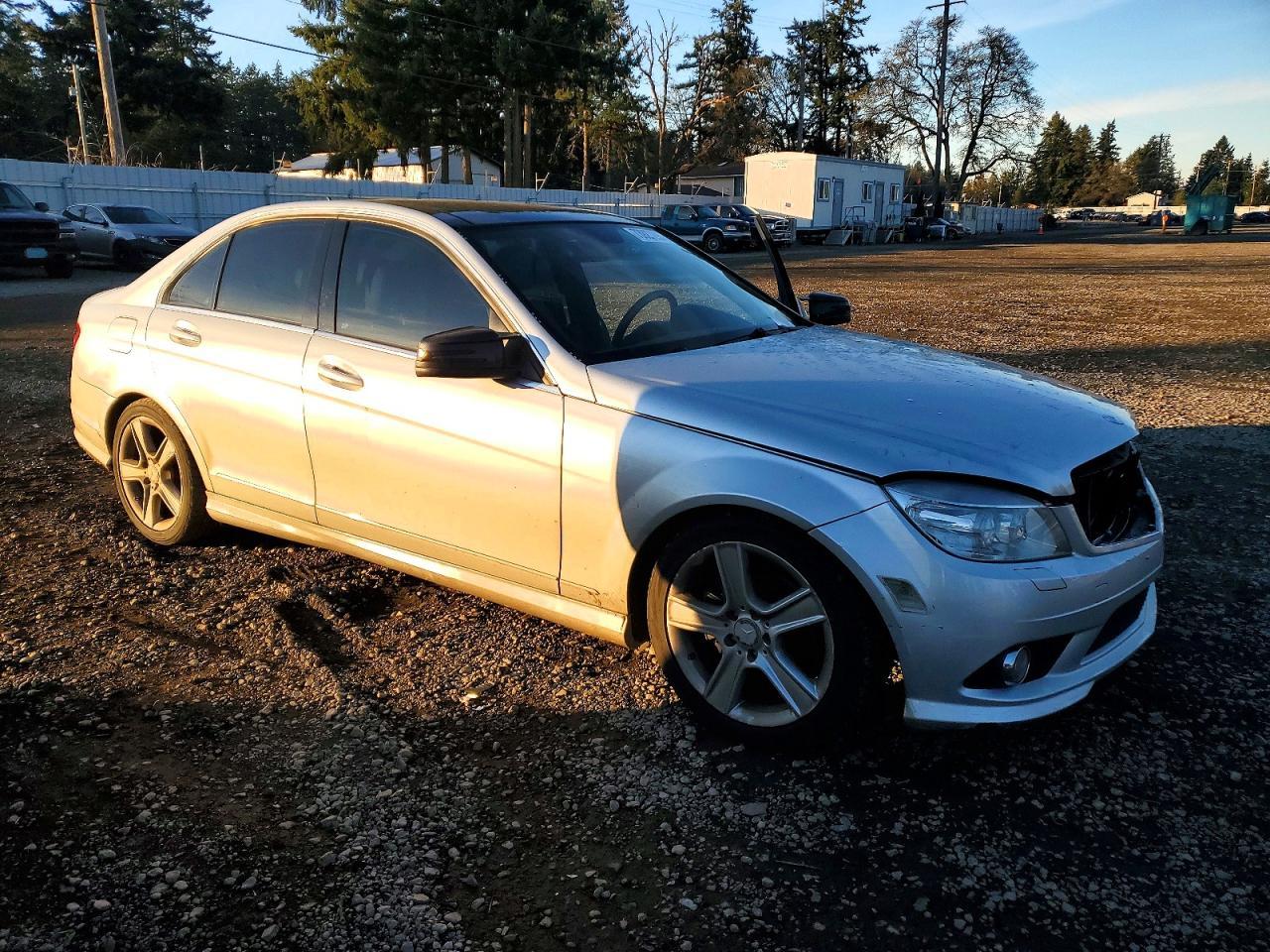 2010 Mercedes-Benz C 300 4Matic - Фото 4