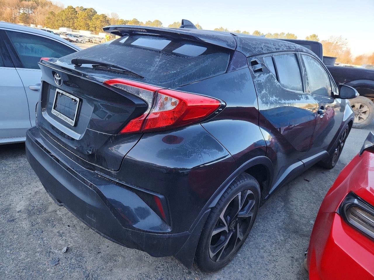 2022 Toyota C-Hr Xle - Image 3