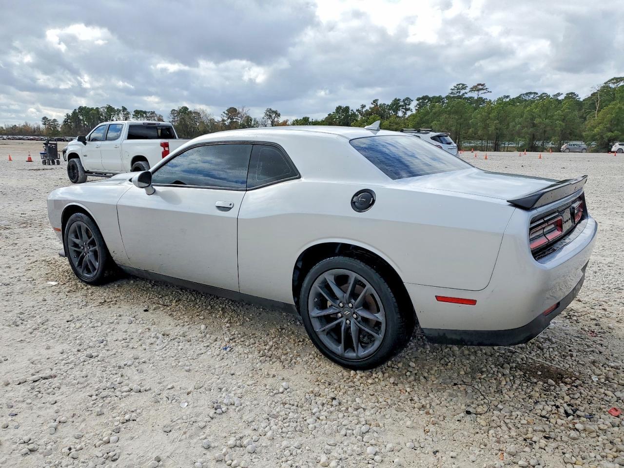 2022 Dodge Challenger Gt - Image 2
