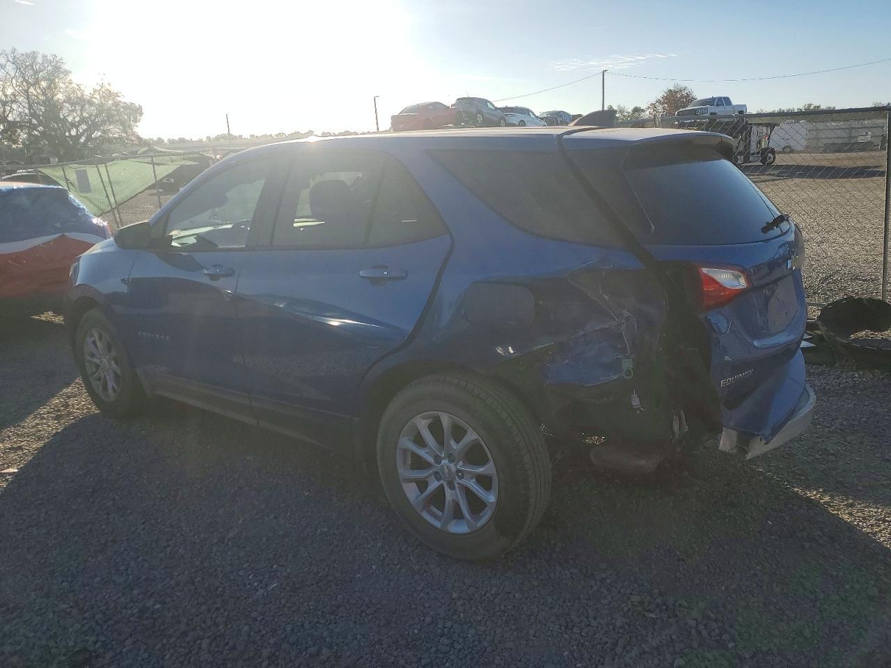 2019 Chevrolet Equinox Ls - Фото 2