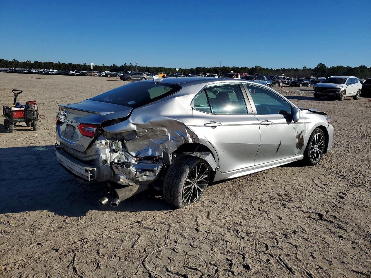 2019 Toyota Camry - Фото 3
