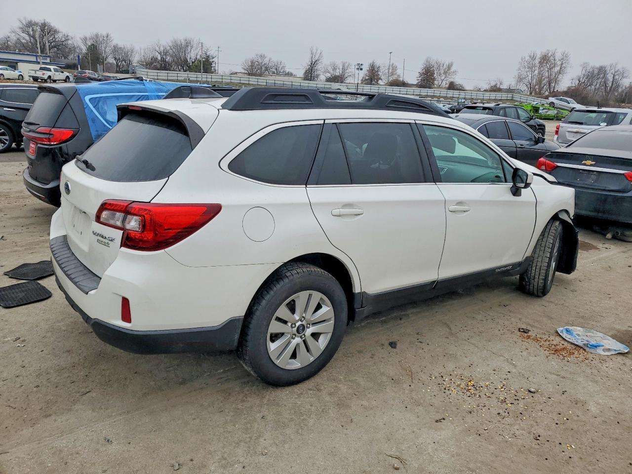 2017 Subaru Outback 2.5I Premium - Image 3