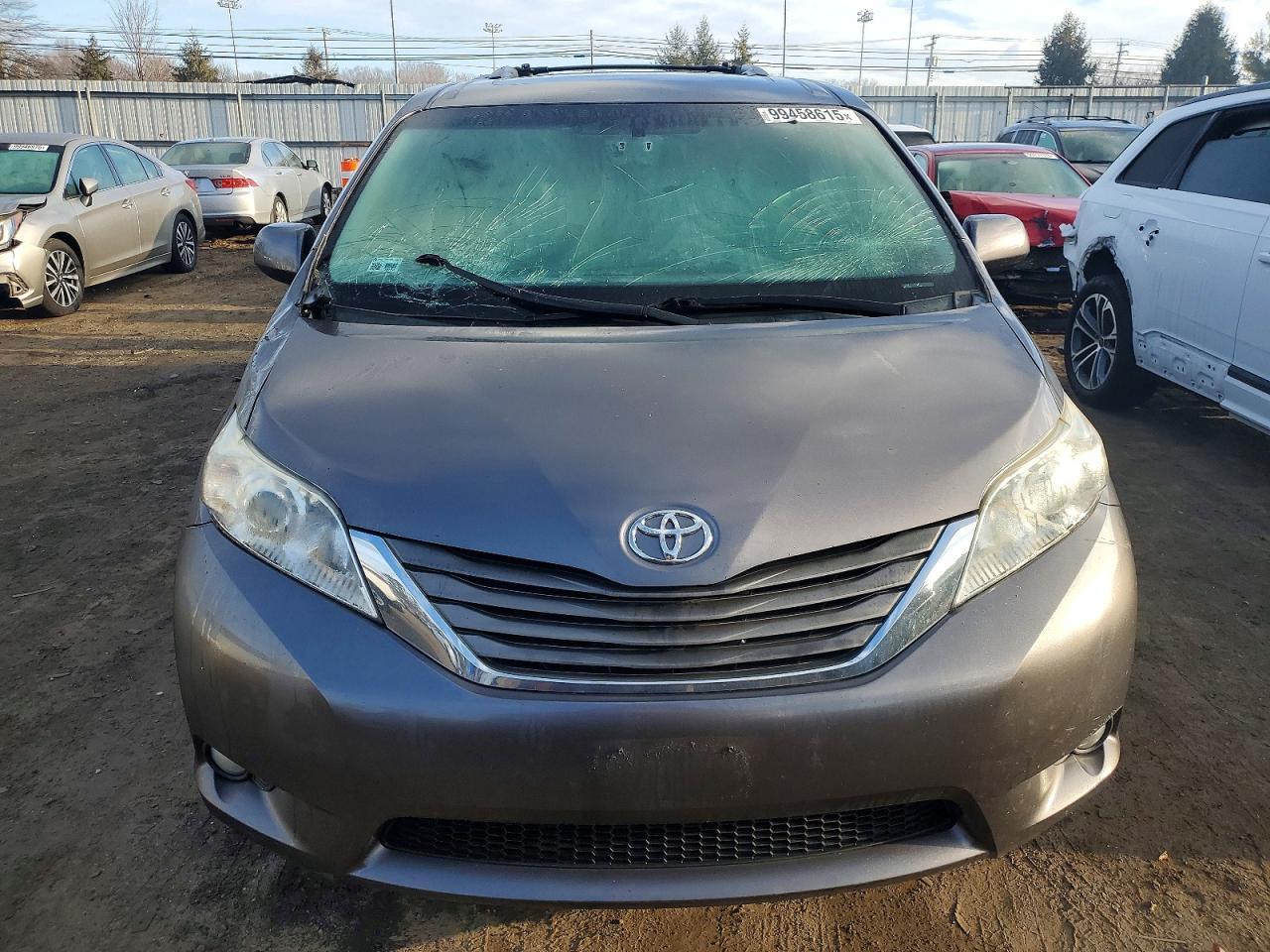 2011 Toyota Sienna Xle - Фото 5